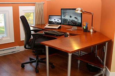 ergonomic-desk-with-laptop-and-monitor